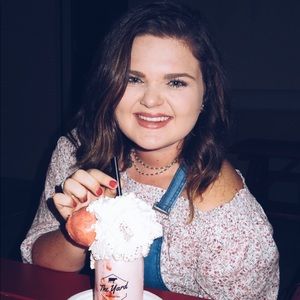 Meet your Posher, Catie